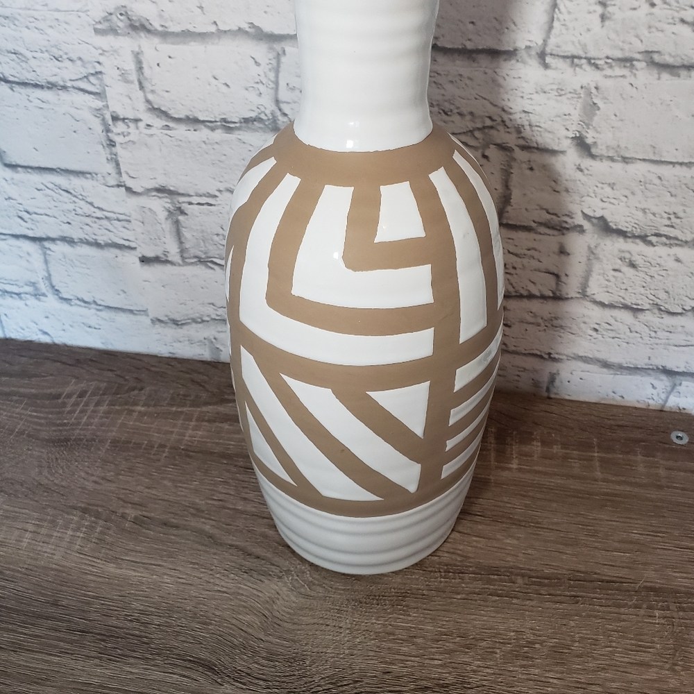 Aztec Vase - Picture 3 of 5